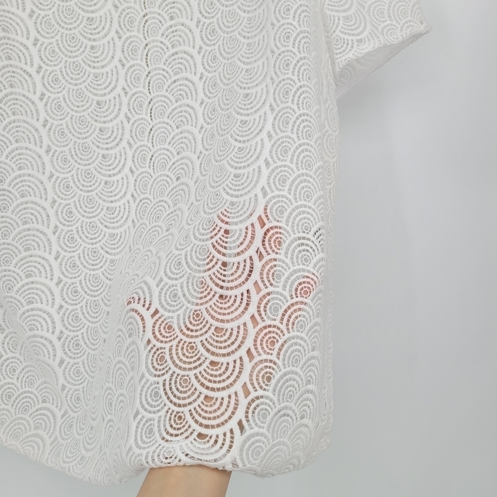 DIANE von Furstenberg Guipure lace scalloped short sleeve top size 4 - Picture 4 of 10